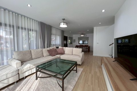 Casa de 3 dormitorios en Pattaya, Tailandia № 157951 - foto 30