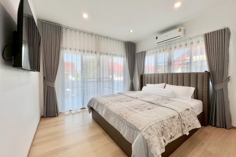 Casa de 3 dormitorios en Pattaya, Tailandia № 157951 - foto 14