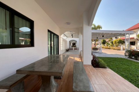 Casa de 3 dormitorios en Pattaya, Tailandia № 157951 - foto 8