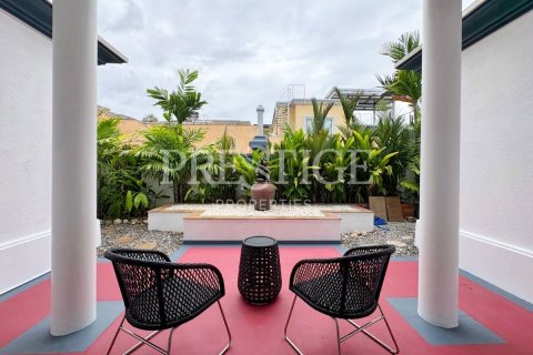 Casa de 4 dormitorios en Pattaya, Tailandia № 209907 - foto 11