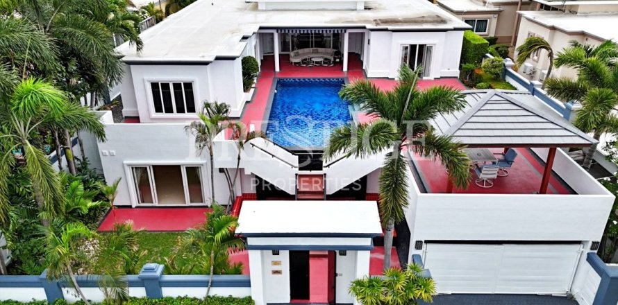Casa de 4 dormitorios en Pattaya, Tailandia № 209907
