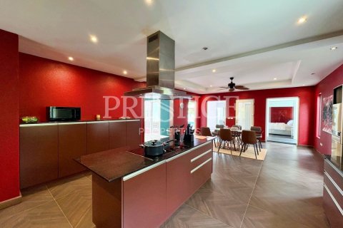 Casa de 4 dormitorios en Pattaya, Tailandia № 209907 - foto 9