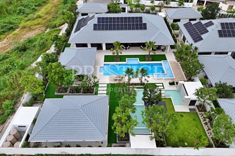 Casa de 5 dormitorios en Pattaya, Tailandia № 209910