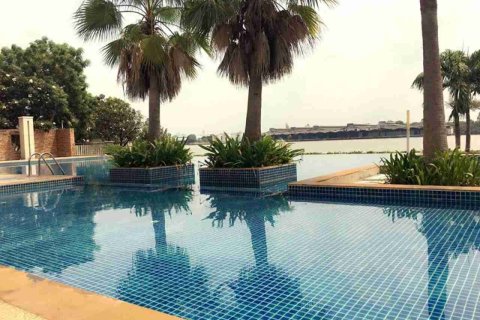 Condominio de 1 dormitorio en Thonburi, Bangkok, Tailandia № 183600 - foto 2