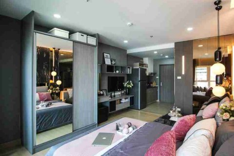 Estudio en el condominio en Bangkok, Tailandia № 208856 - foto 17