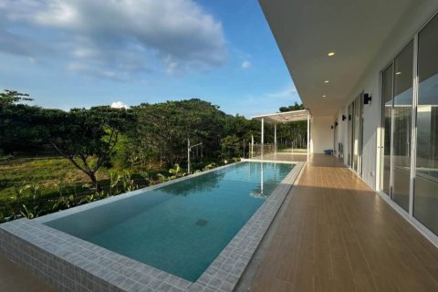 Chalet de 6 dormitorios en Phuket, Tailandia № 146701