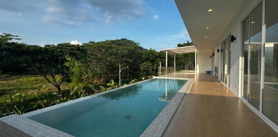 Chalet de 6 dormitorios en Phuket, Tailandia № 146701
