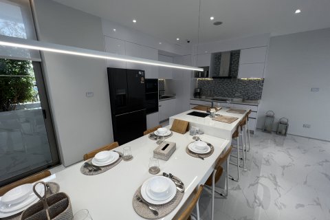 Chalet de 3 dormitorios en Phuket, Tailandia № 63689 - foto 18