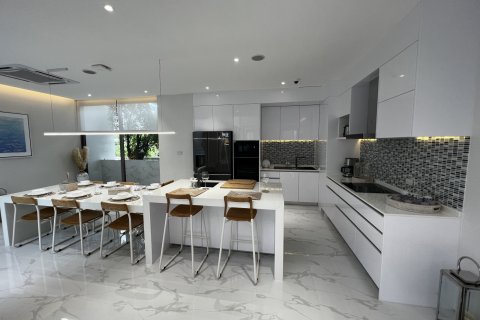 Chalet de 3 dormitorios en Phuket, Tailandia № 63689 - foto 16