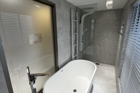 Chalet de 3 dormitorios en Phuket, Tailandia № 63689 - foto 11