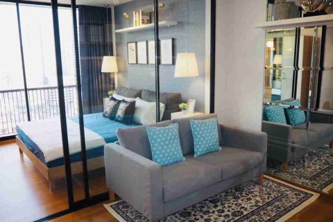 Condominio de 1 dormitorio en Thonburi, Bangkok, Tailandia № 183422 - foto 12