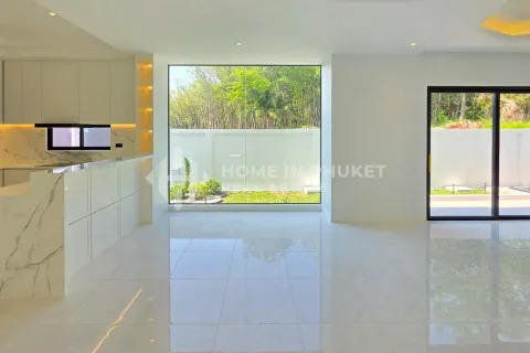 Casa de 4 dormitorios en Chalong, Tailandia № 209628 - foto 5