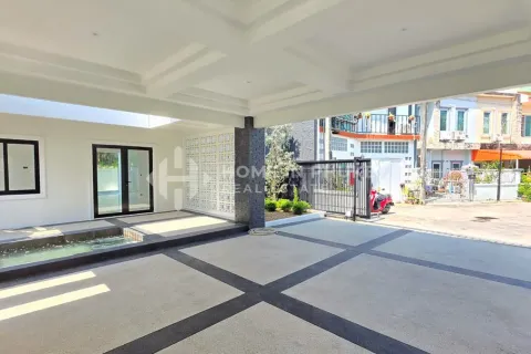 Casa de 4 dormitorios en Chalong, Tailandia № 209628 - foto 4