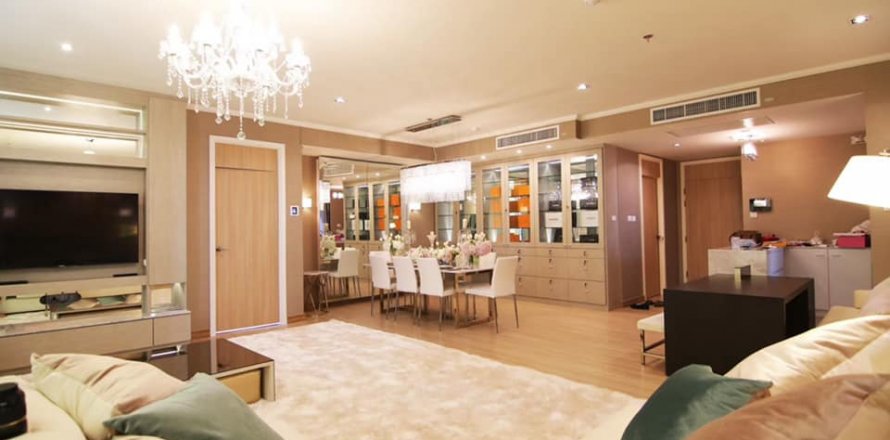Condominio de 3 dormitorios en Sathon, Bangkok, Tailandia № 143722