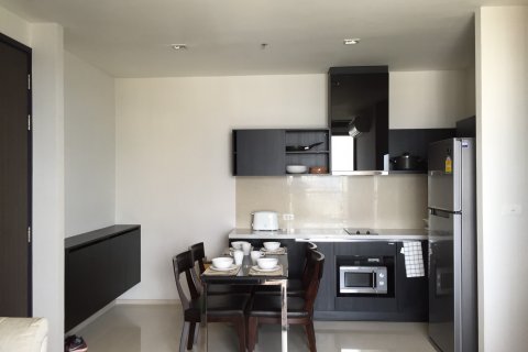 Condominio de 2 dormitorios en Phra Khanong, Bangkok, Tailandia № 143724 - foto 2