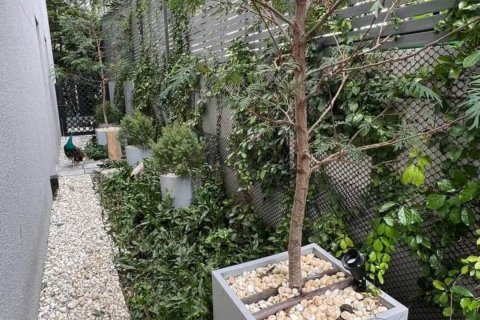 Adosado de 4 dormitorios en Bangkok, Tailandia № 143503 - foto 18