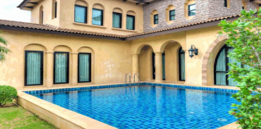 Casa de 3 dormitorios en Jomtien Beach, Pattaya, Tailandia № 202868
