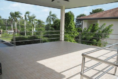 Casa de 4 dormitorios en Pattaya, Tailandia № 202864 - foto 5