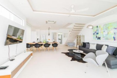 Chalet de 4 dormitorios en Surat Thani, Tailandia № 202867 - foto 3