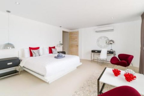 Chalet de 4 dormitorios en Surat Thani, Tailandia № 202867 - foto 4