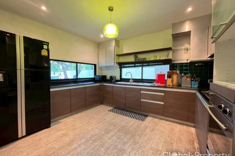Casa de 3 dormitorios en Pattaya, Tailandia № 144236 - foto 6
