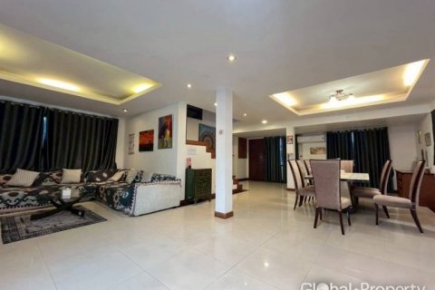Casa de 3 dormitorios en Pattaya, Tailandia № 144236 - foto 4
