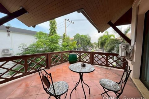 Casa de 3 dormitorios en Pattaya, Tailandia № 144236 - foto 14