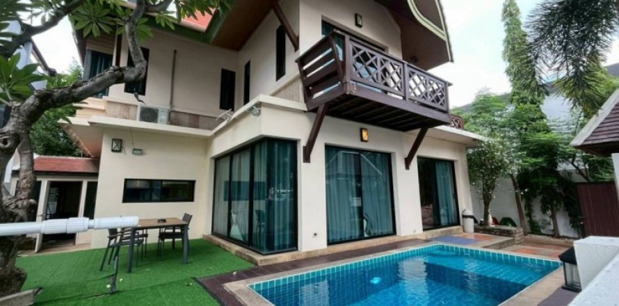 Casa de 3 dormitorios en Pattaya, Tailandia № 144236
