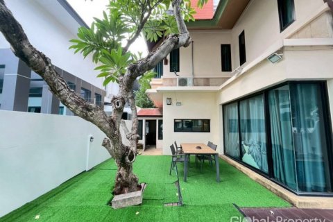 Casa de 3 dormitorios en Pattaya, Tailandia № 144236 - foto 2