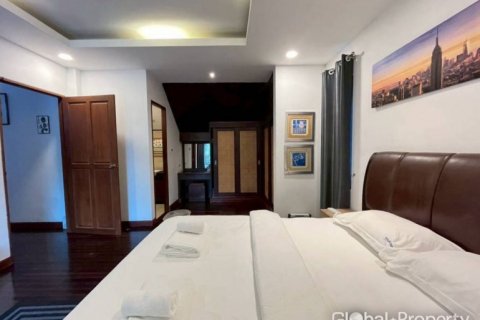 Casa de 3 dormitorios en Pattaya, Tailandia № 144236 - foto 16