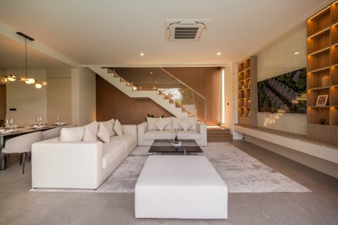 Chalet de 4 dormitorios en Kathu, Tailandia № 169937 - foto 3