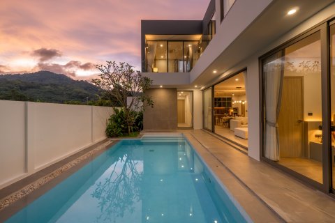 Chalet de 4 dormitorios en Kathu, Tailandia № 169937