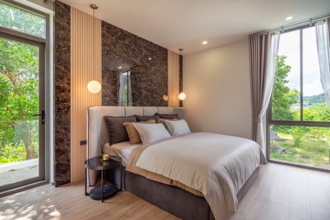 Chalet de 4 dormitorios en Kathu, Tailandia № 169937 - foto 13
