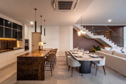 Chalet de 4 dormitorios en Kathu, Tailandia № 169936 - foto 6