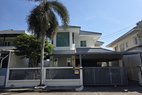 Casa de 3 dormitorios en Khlong Sam Wa, Bangkok, Tailandia № 159052