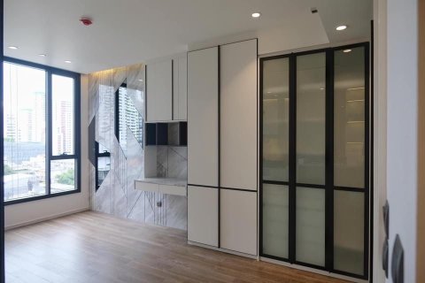 Estudio en el condominio en Watthana, Bangkok, Tailandia № 138652 - foto 8