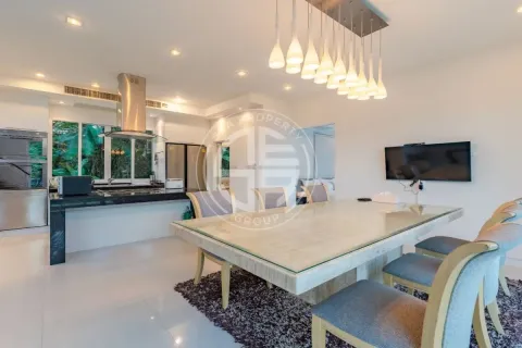 Chalet de 4 dormitorios en Patong, Tailandia № 190775 - foto 2