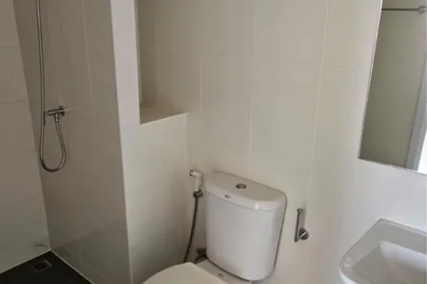 Condominio de 1 dormitorio en Samut Prakan, Tailandia № 205318 - foto 4