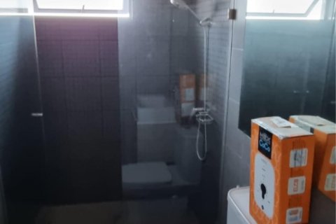 Condominio de 1 dormitorio en Samut Prakan, Tailandia № 205317 - foto 4