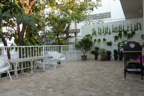 Casa de 4 dormitorios en Phra Khanong, Bangkok, Tailandia № 143591 - foto 16