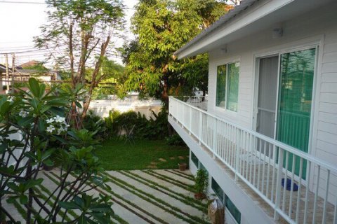 Casa de 4 dormitorios en Phra Khanong, Bangkok, Tailandia № 143591 - foto 5
