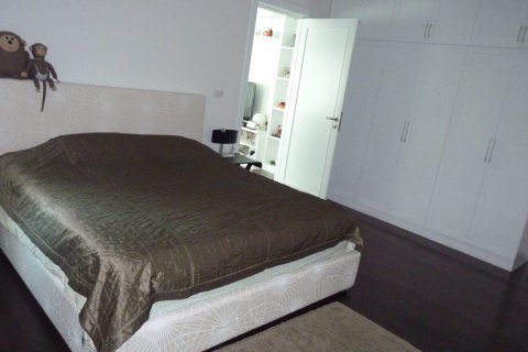 Casa de 4 dormitorios en Phra Khanong, Bangkok, Tailandia № 143591 - foto 11