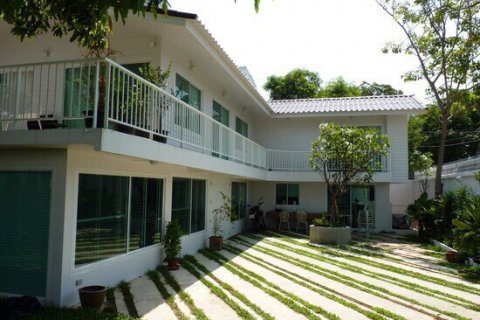 Casa de 4 dormitorios en Phra Khanong, Bangkok, Tailandia № 143591