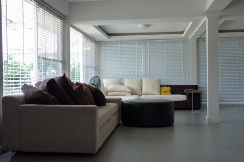 Casa de 4 dormitorios en Phra Khanong, Bangkok, Tailandia № 143591 - foto 3