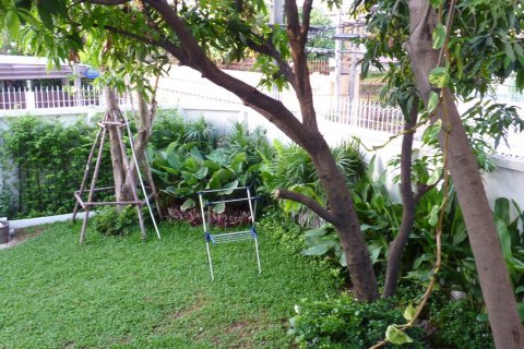 Casa de 4 dormitorios en Phra Khanong, Bangkok, Tailandia № 143591 - foto 18
