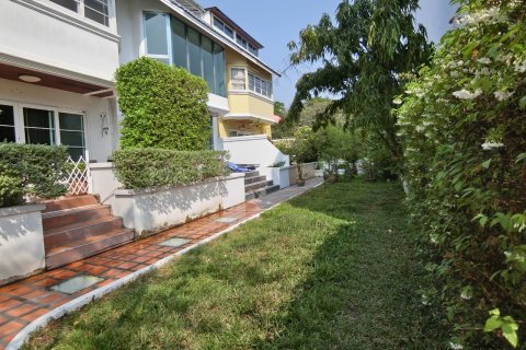 Casa de 3 dormitorios en Bangkok, Tailandia № 143592 - foto 19