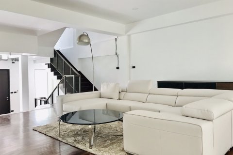 Casa de 3 dormitorios en Bangkok, Tailandia № 143592 - foto 2