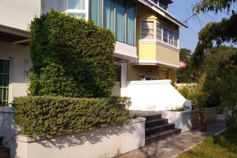 Casa de 3 dormitorios en Bangkok, Tailandia № 143592 - foto 15