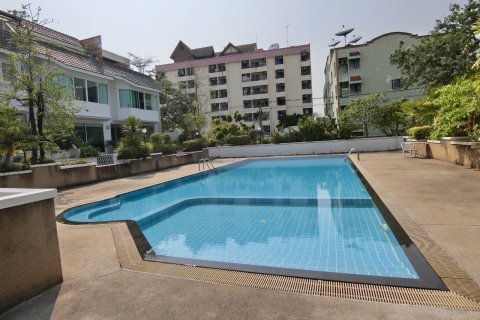Casa de 3 dormitorios en Bangkok, Tailandia № 143592 - foto 23