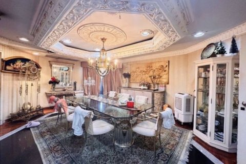 Condominio de 4 dormitorios en Watthana, Bangkok, Tailandia № 133840 - foto 13